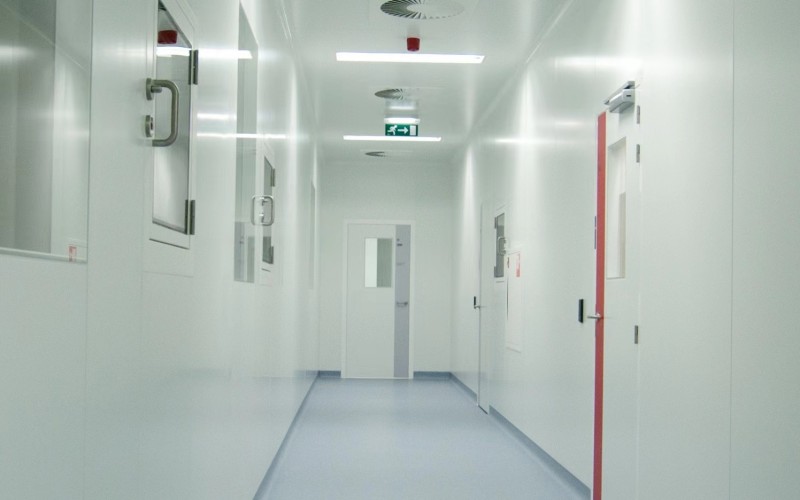 潔凈車間裝修防靜電地板的作用和施工流程