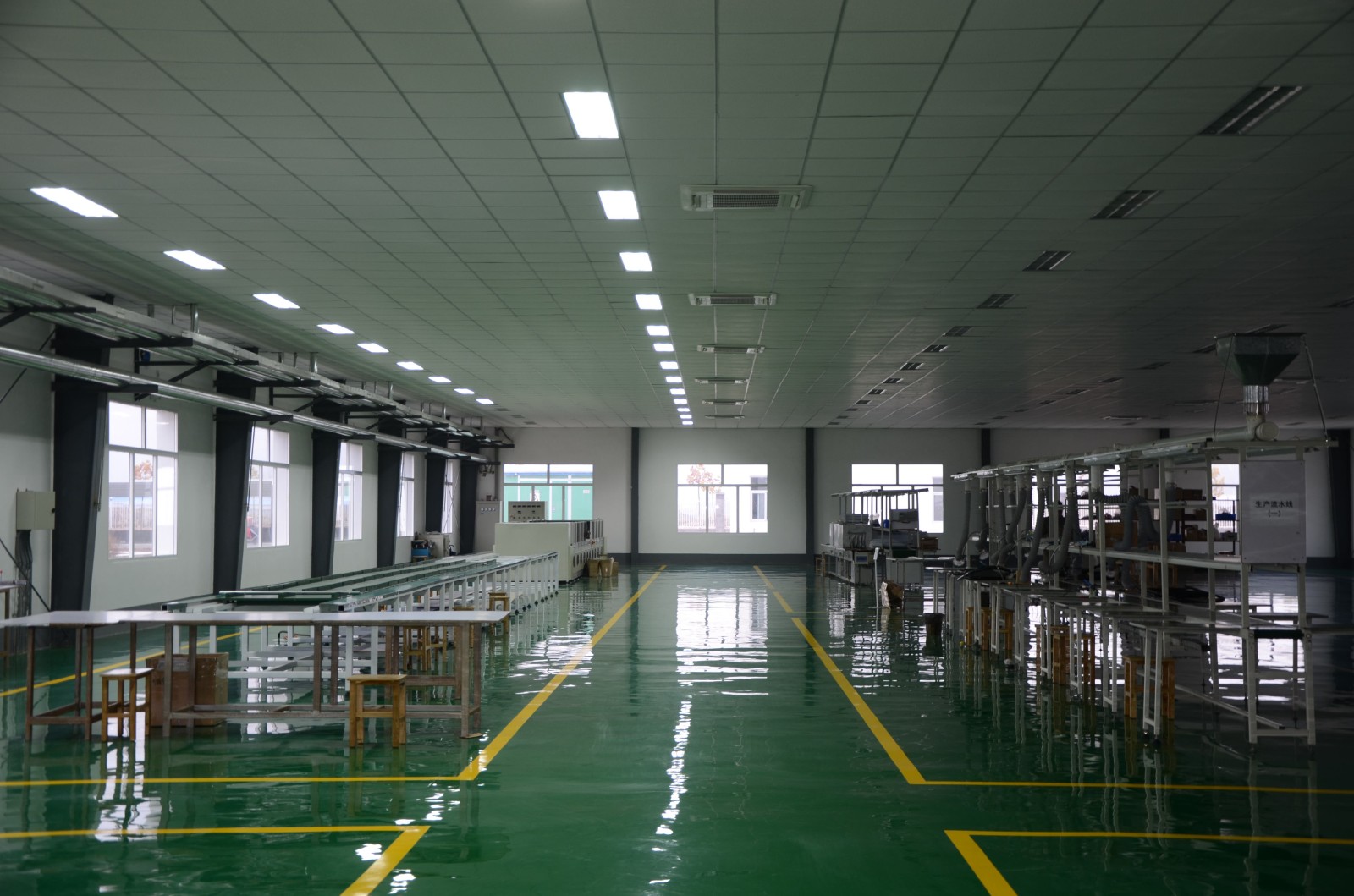 輕鋼龍骨烤漆吊頂