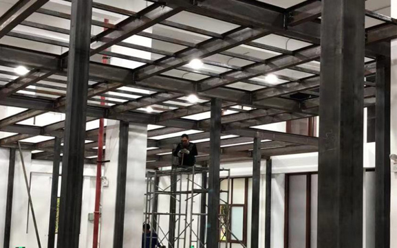 松江區(qū)廠房裝修新橋鋼結(jié)構(gòu)隔層搭建工程-上海榮欽工裝公司